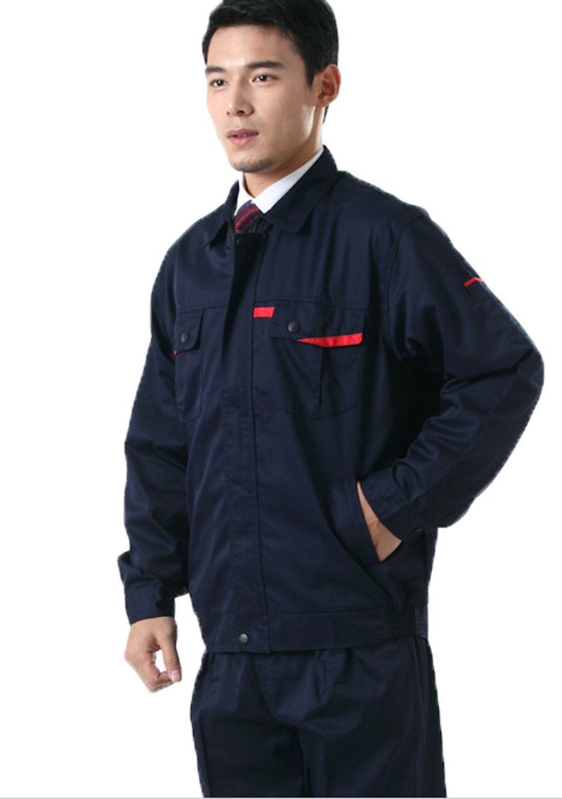 为什么你的企业需要定制工作服?是否因为大家都穿一样的衣服,导致辨识度不高?还是因为你发现员工们对于公司形象的打造并不重视?今天我们就来探讨一下为何工作服定做是每个企业的必要选择。